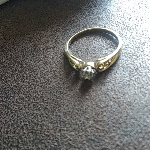 SOLD. 10k GOLD Diamond Solitaire Ring - Picture 4 of 6